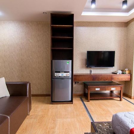 Reddoorz Plus @ Nguyen Trai Street Ho Chi Minh City Bagian luar foto
