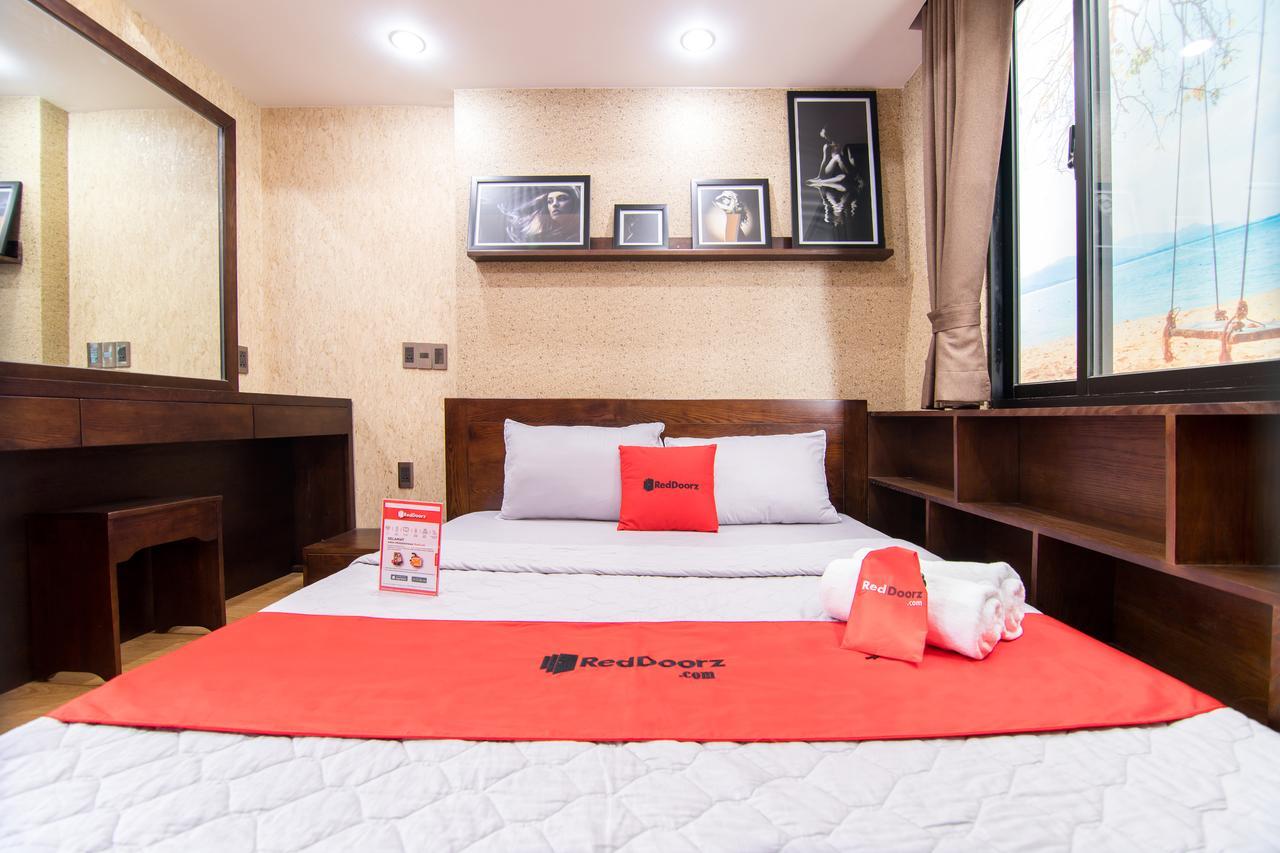 Reddoorz Plus @ Nguyen Trai Street Ho Chi Minh City Bagian luar foto