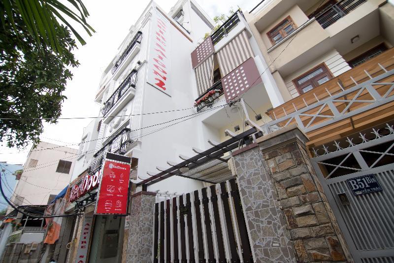 Reddoorz Plus @ Nguyen Trai Street Ho Chi Minh City Bagian luar foto