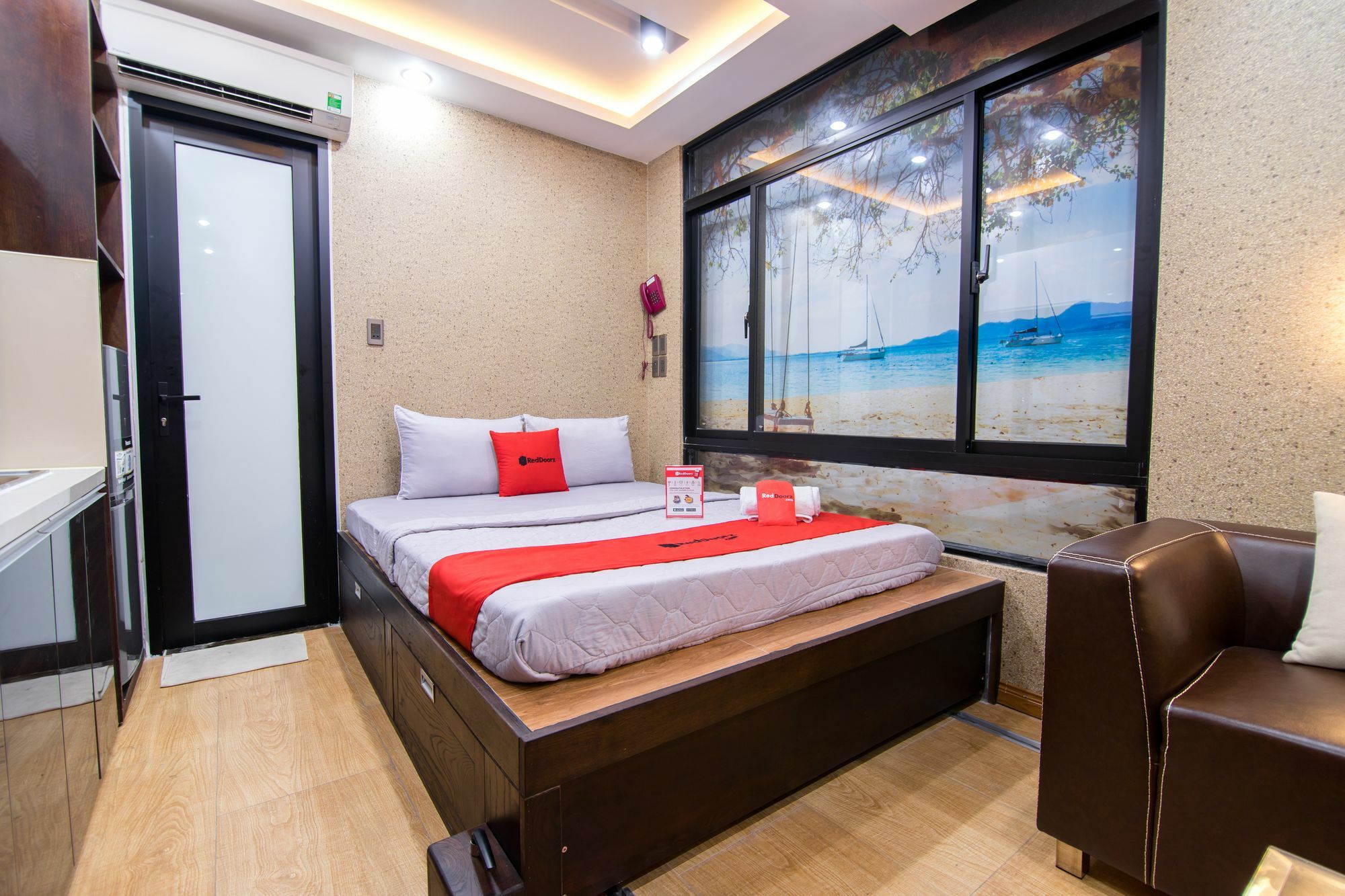 Reddoorz Plus @ Nguyen Trai Street Ho Chi Minh City Bagian luar foto