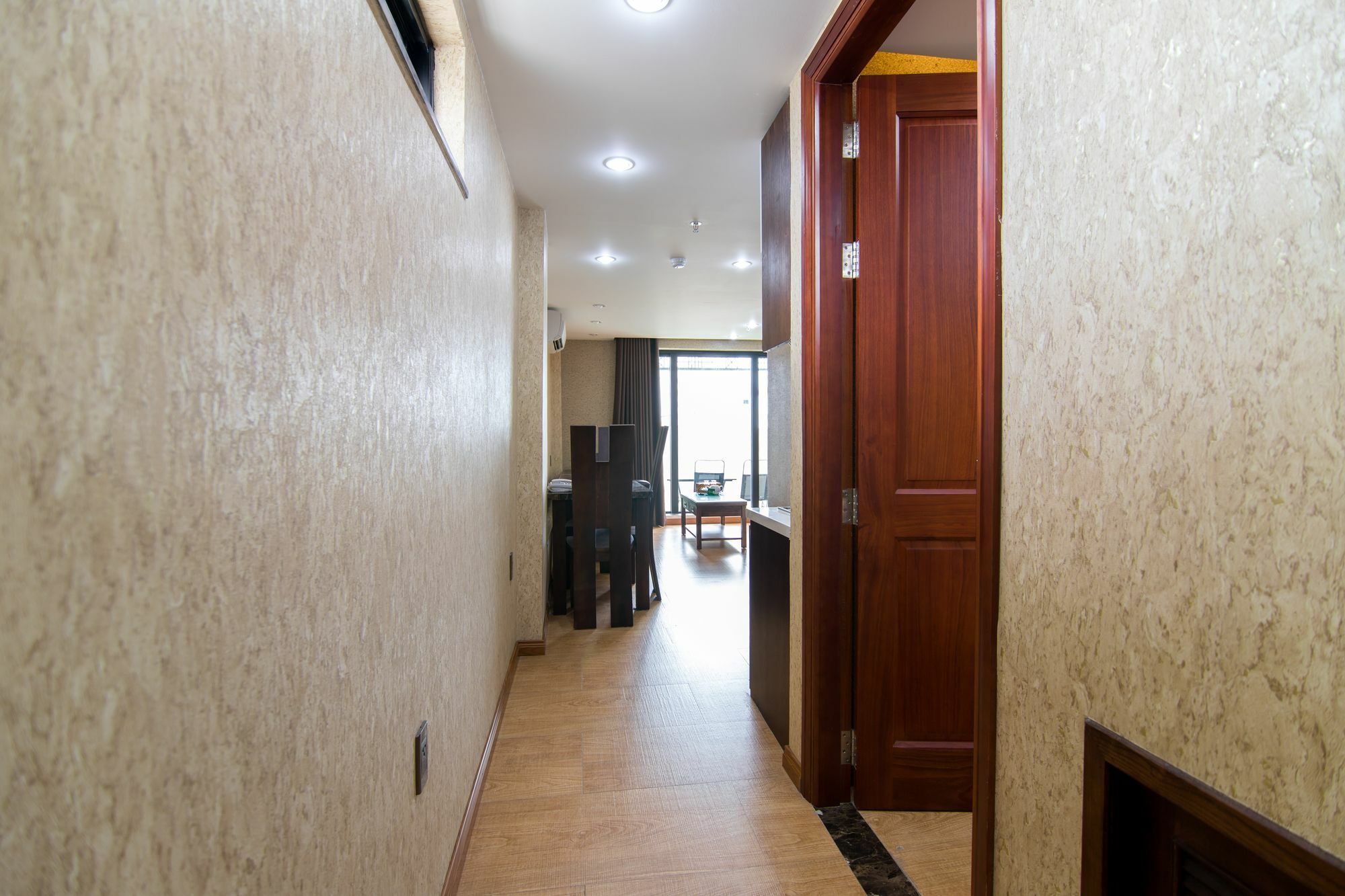 Reddoorz Plus @ Nguyen Trai Street Ho Chi Minh City Bagian luar foto