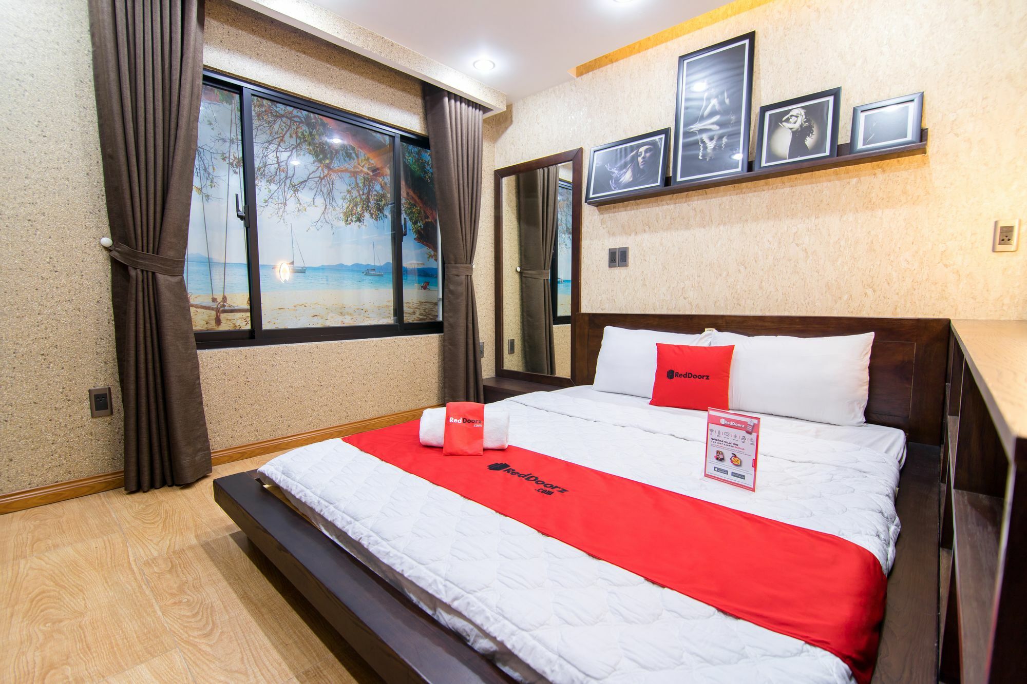 Reddoorz Plus @ Nguyen Trai Street Ho Chi Minh City Bagian luar foto